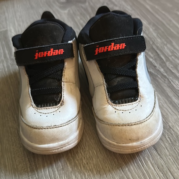 Jordan sneaker - Picture 2 of 2